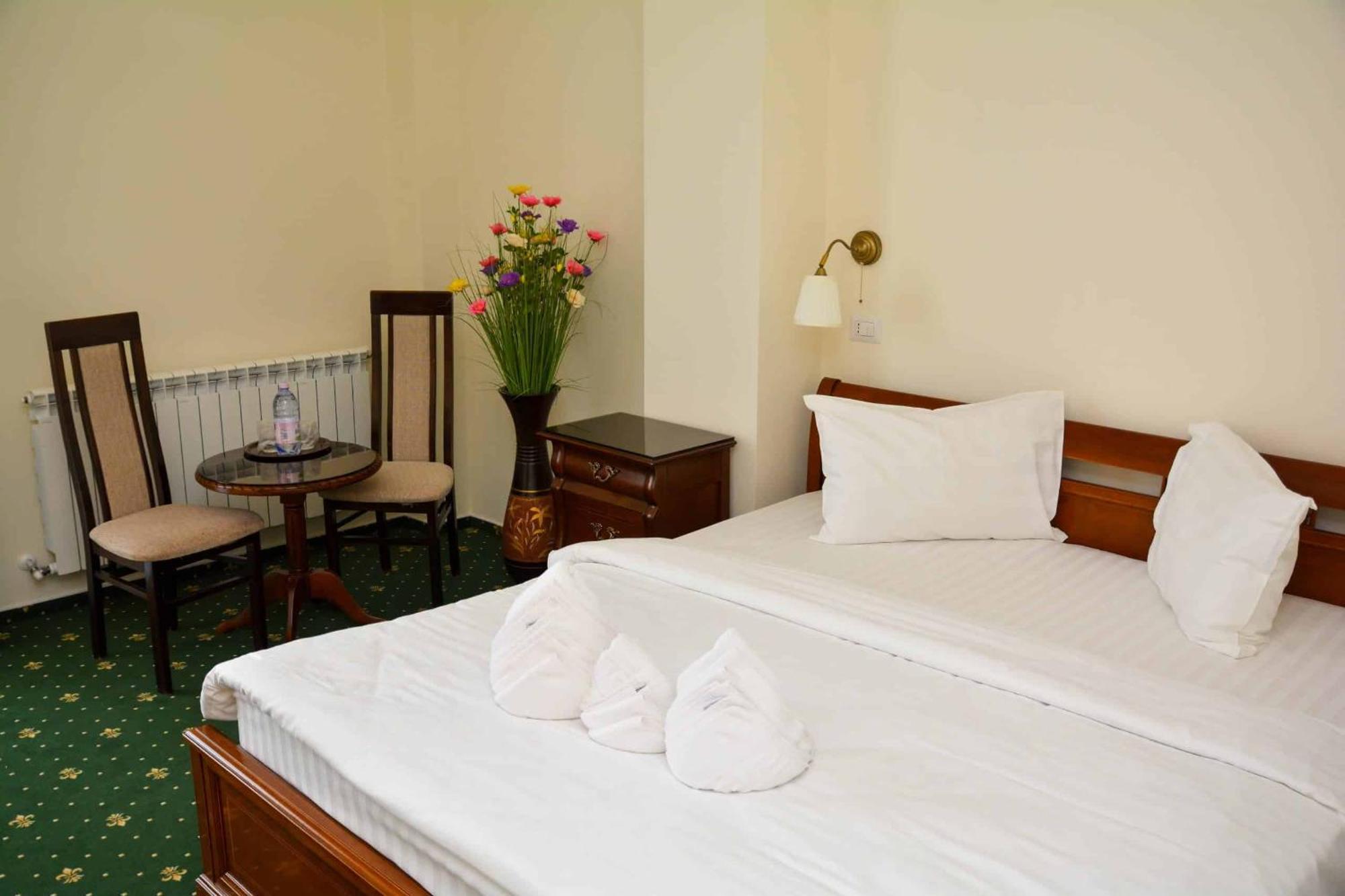 Green Park Boutique Hotel ฟอคชานิ ภายนอก รูปภาพ