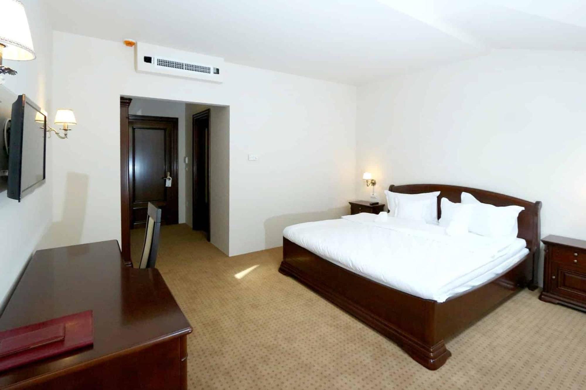 Green Park Boutique Hotel ฟอคชานิ ภายนอก รูปภาพ
