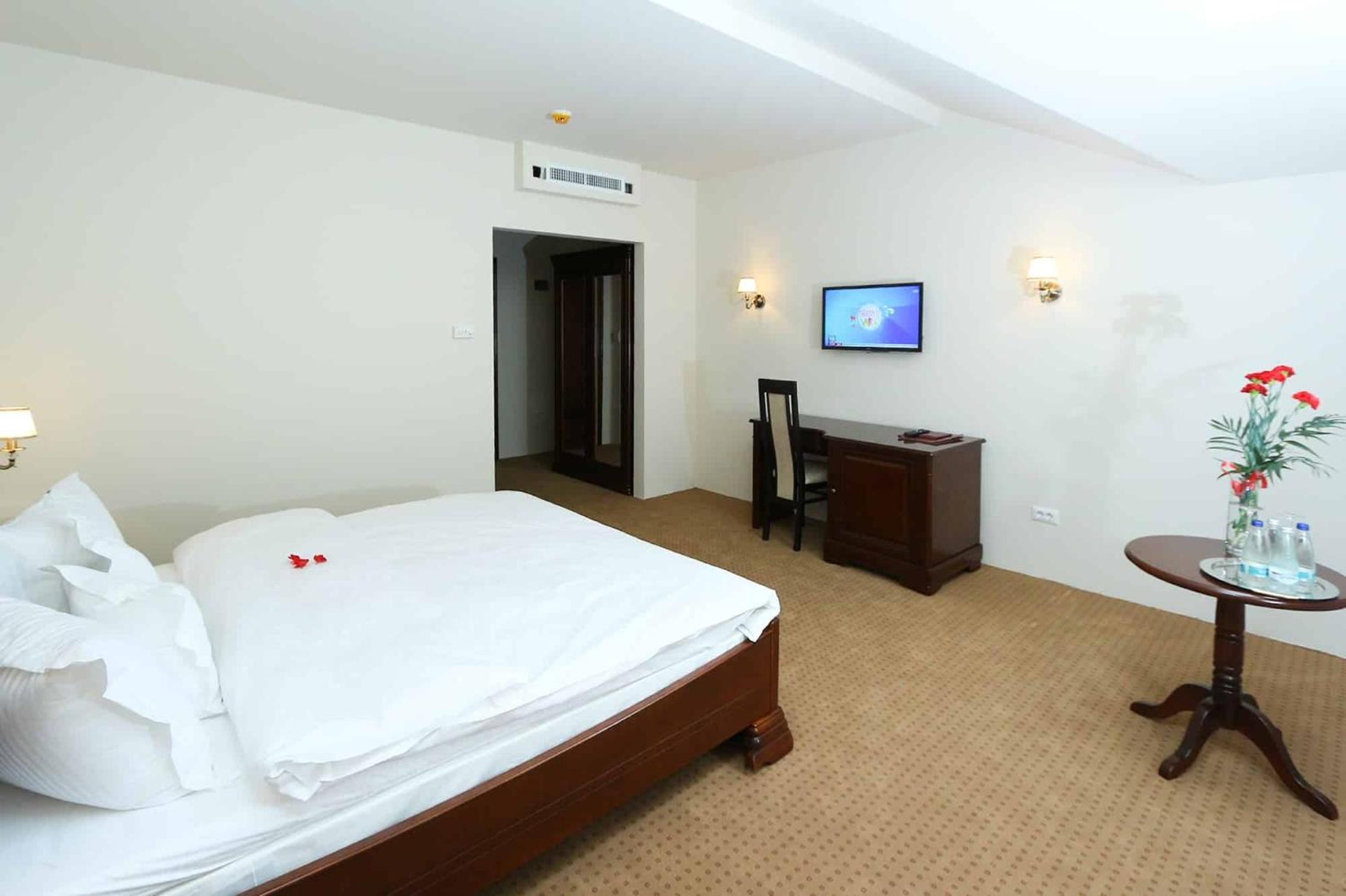 Green Park Boutique Hotel ฟอคชานิ ภายนอก รูปภาพ